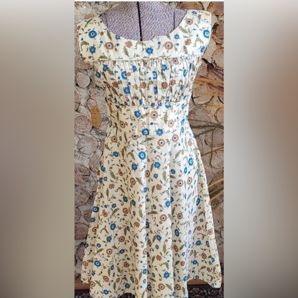 Vintage Dresses & Skirts - Vintage, 
1950's Cotton Floral design, dress with gathered bust. 6 US